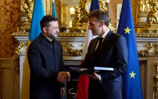 Володимир Зеленський нагородив Еммануеля Макрона Орденом Свободи
