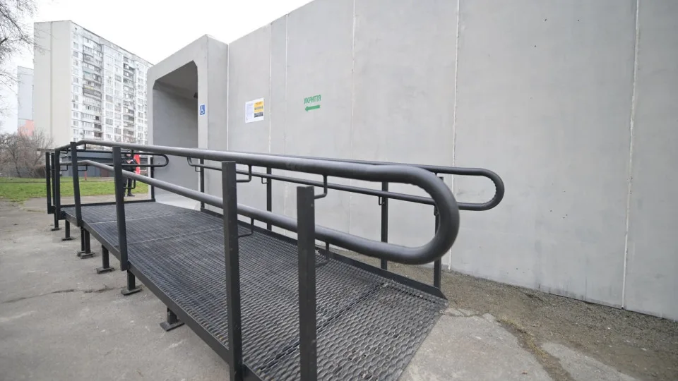 Mobile shelters at stops and eviction of tenants from shelters: in the 5th year of the war, the authorities took up civil protection of the population