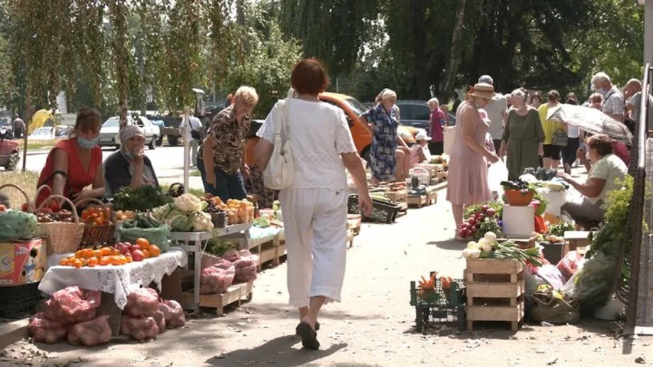 Продажа продуктов с рук в неустановленных местах: когда можно получить штраф