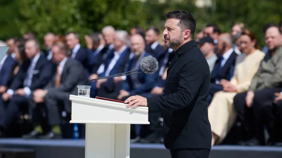 Володимир Зеленський анонсував кадрові ротації серед українських послів