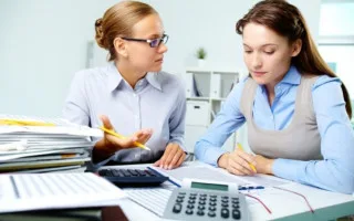 За задержку зарплаты грозит не только штраф: когда работникам должны выплатить компенсацию