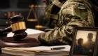 Имеет ли совершеннолетний сын погибшего военнослужащего право на выплату без статуса иждивенца: что решил суд