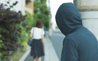 За стеження, нав'язливі дзвінки та повідомлення збираються штрафувати до 68 тисяч грн: уряд закликають підтримати зміни