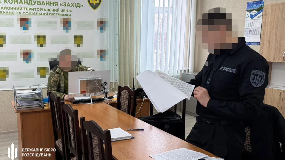 Заместитель начальника Ровенского ТЦК брал взятки за отсрочки от мобилизации автомобилями