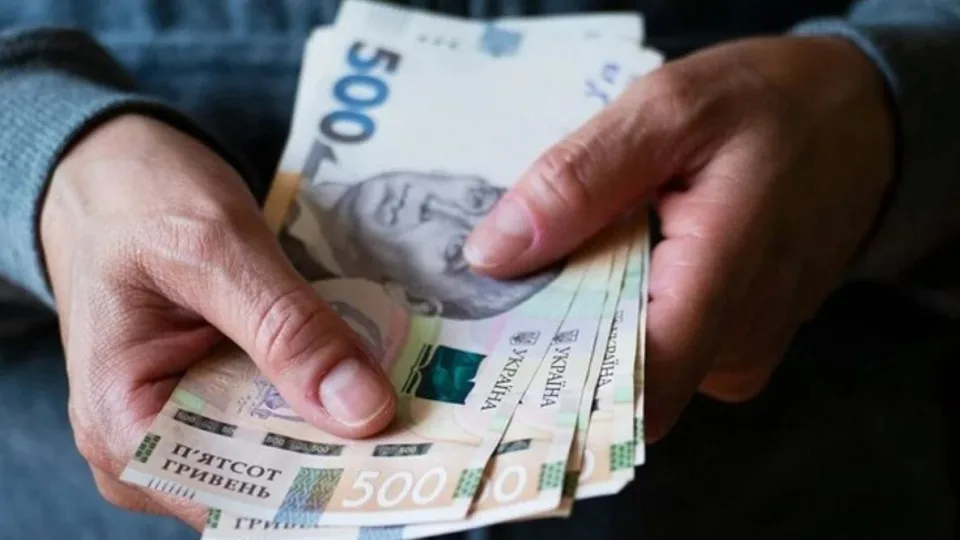 Доплата к пенсии после 70 лет: ПФУ объяснил, кто не получит 300 грн