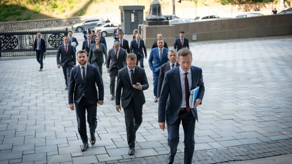 Кабмин уволил главу Нацполиции, заместителей министров и руководителя Аппарата Премьер-министра