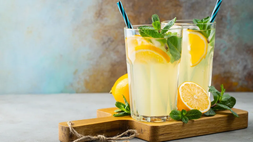 Heat and Dehydration: Which Drinks to Consume and Which to Avoid