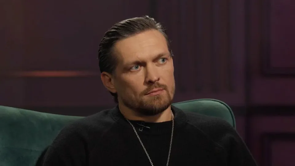 Александр Усик объяснил, почему отказался от всех чемпионских титулов