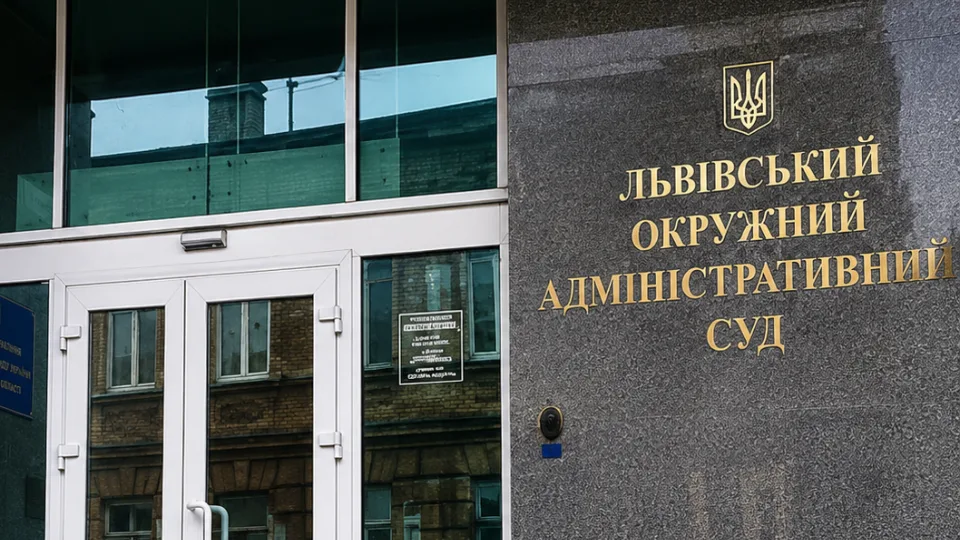 Суд зобов’язав зарахувати строкову службу та навчання до спецстажу для виплати 10 пенсій