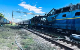 Враг ударил дроном по пассажирскому поезду в Запорожской области