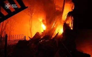 Киев пережил одну из самых масштабных баллистических атак: попадания зафиксированы в пяти районах