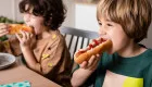Возле школ запрещают киоски с шаурмой и фастфудом: за нарушение — штраф в 51 тысячу гривен