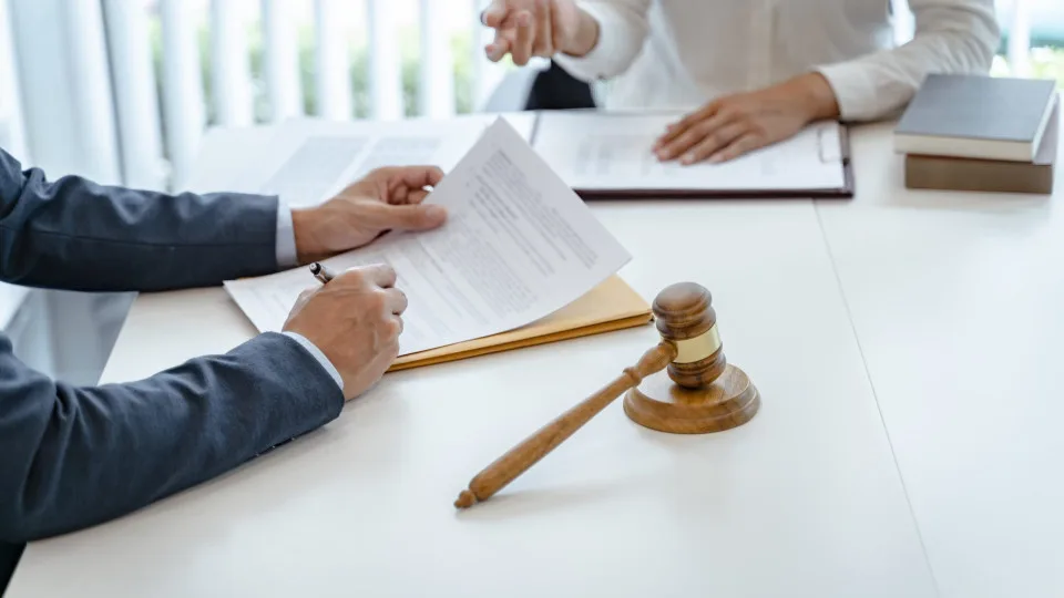 Чи переходить спір з поручителем у цивільну юрисдикцію після залишення вимог до боржника без розгляду: висновок КГС ВС