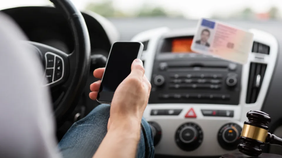 He drove without a license and used a phone: The Supreme Court of Poland unexpectedly sided with the driver