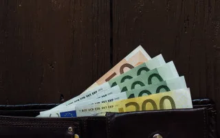 Заложники макроэкономики: НБУ не планирует быстрого увеличения лимитов для украинцев за границей