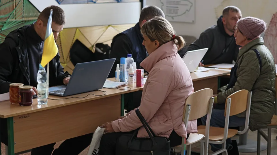Кабмін запровадив персональне фінансування соцпослуг для ВПО: кошти надходитимуть на спецрахунки