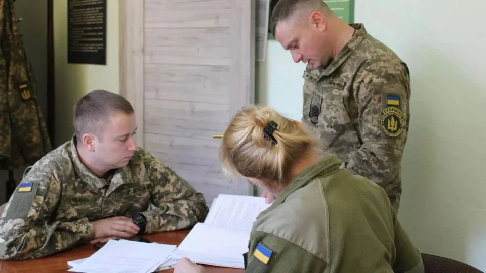 Нова відстрочка замість старої: чи потрібно з'являтися до ТЦК та проходити ВЛК