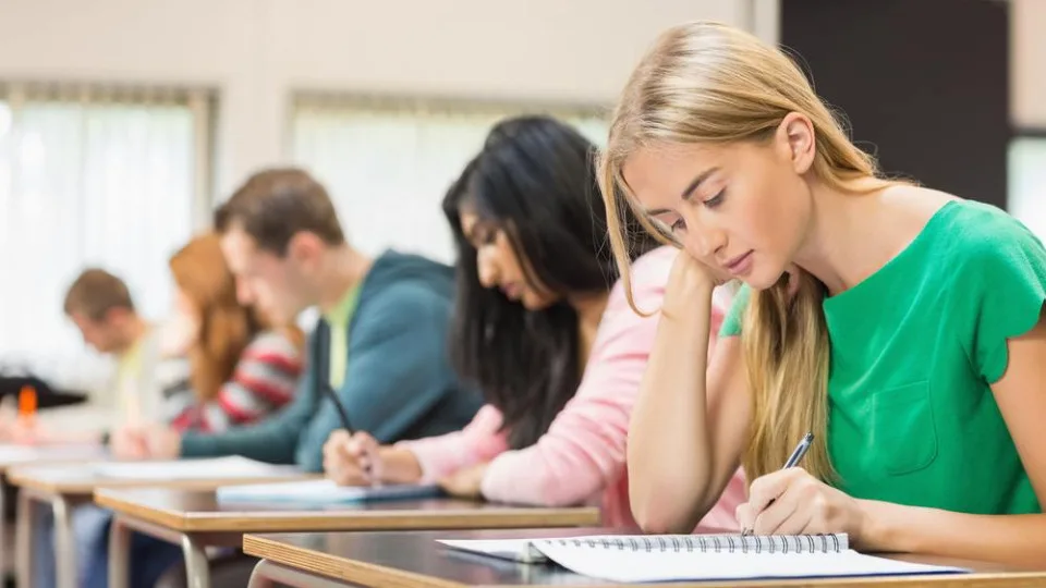 Social Assistance for Low-Income Families: Is a Student's Scholarship After 18 Considered Income