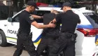 The Supreme Court canceled the additional qualification for resisting the police in the case of violence against a law enforcement officer