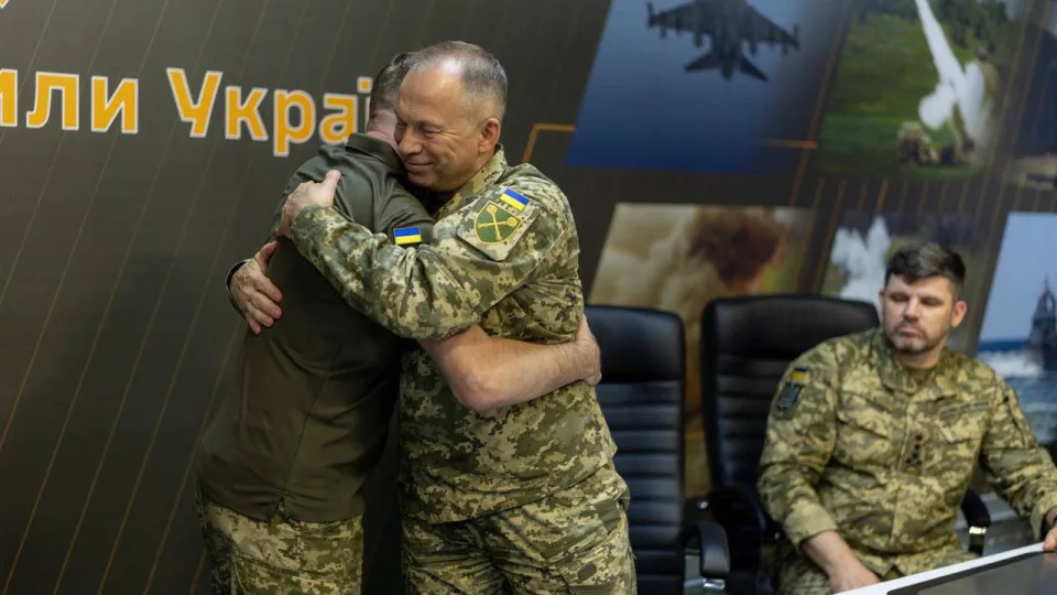 Александр Сырский официально передал полномочия Главнокомандующего ВСУ Михаилу Драпатому