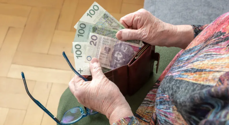 Пенсія громадянам України, які проживають у Польщі: як призначається та які треба документи