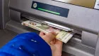 Пенсия на новый счет: как изменить банковские реквизиты онлайн