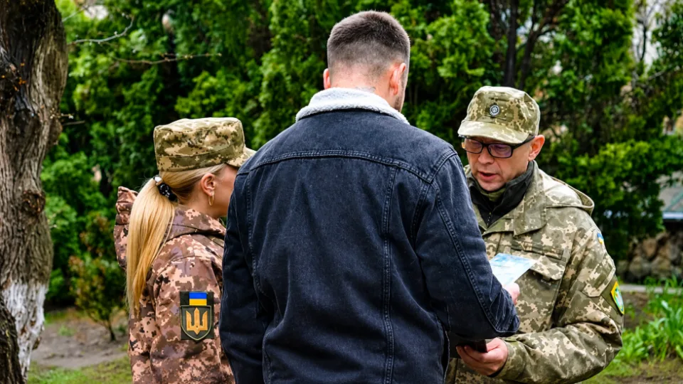 Чоловіка зупинили, провели «експрес-ВЛК» і одразу відправили до частини: що вирішив суд у справі про мобілізацію за добу