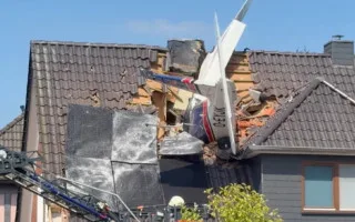 В Германии самолет врезался в жилой дом, есть погибшие