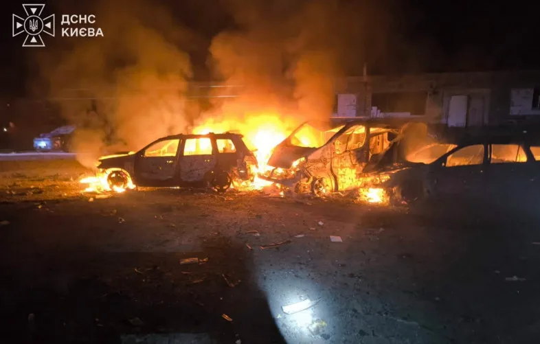 Враг нанес по Киеву ракетный удар: в трех районах возникли пожары