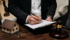 Отец завещал дом дочери, но после ее смерти возникла неожиданная проблема с наследством: что решил суд
