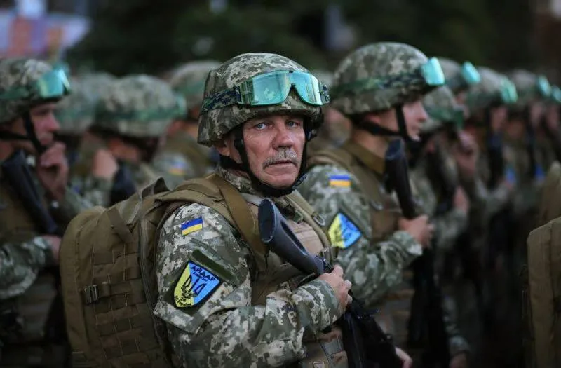 Предельный возраст военной службы могут снизить с 60 до 55 лет: украинцы требуют пересмотреть законодательство