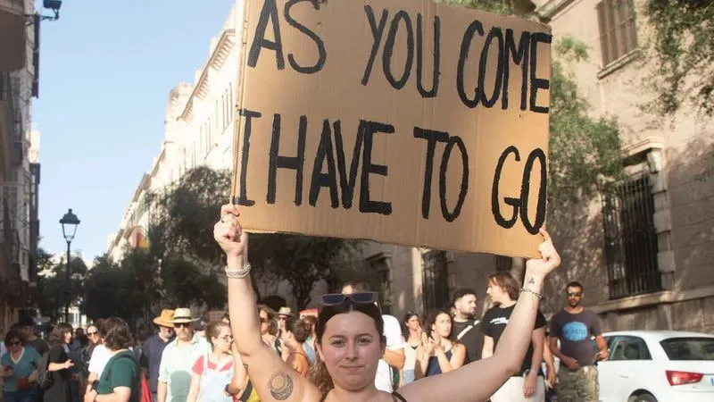 Mallorca Overcrowded: Thousands of People Protest Against Mass Tourism