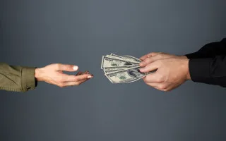 Миллионы в гаражах и недвижимость за границей: НАПК проверило 415 деклараций должностных лиц