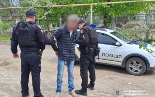 В Одесской области пьяный мужчина с пистолетом пришел в школу забрать сына — его будут судить