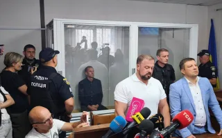 Суд отправил под стражу Василия Гончарука — организатора выставки оружия в Киевской области, которую РФ атаковала ракетами
