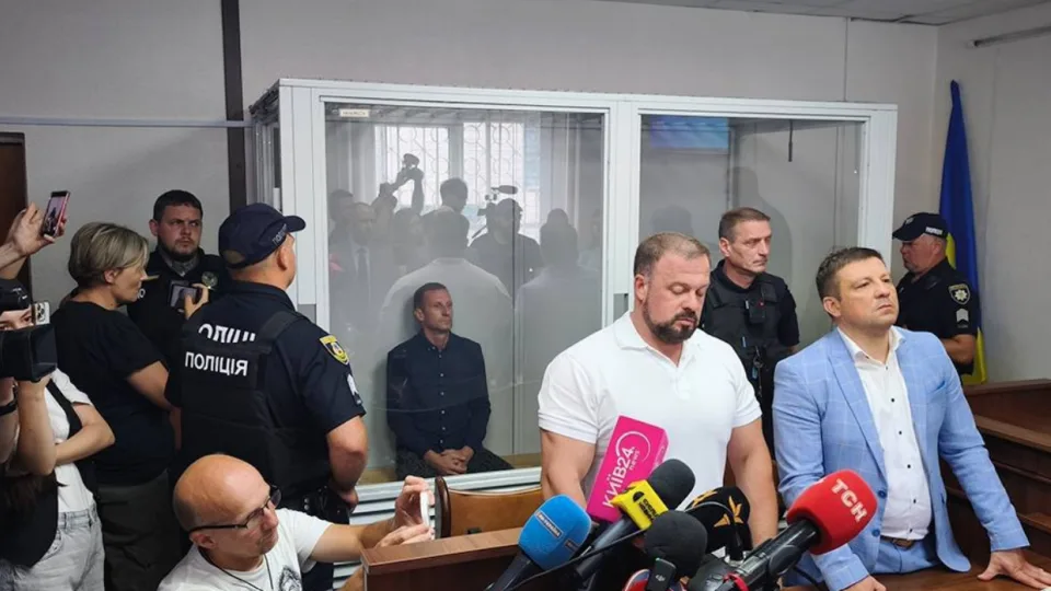 Суд відправив під варту Василя Гончарука — організатора виставки зброї на Київщині, яку РФ атакувала ракетами