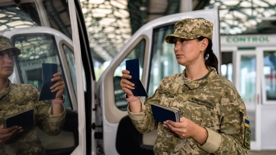 Не лише паспорт: без яких документів чоловік з інвалідністю III групи не зможе виїхати за кордон