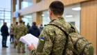Після року лікування військовослужбовцю припинили виплачувати 100 тисяч гривень: коли це незаконно
