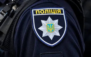 В Черновицкой области вооруженный мужчина ранил двух полицейских и скрылся в лесу: продолжается спецоперация