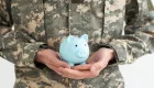 Деньги после увольнения «съедают» налоги: военные просят Кабмин отменить спорный подход ГНС