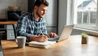 Работника на дистанционной работе можно забронировать: какие условия необходимо выполнить