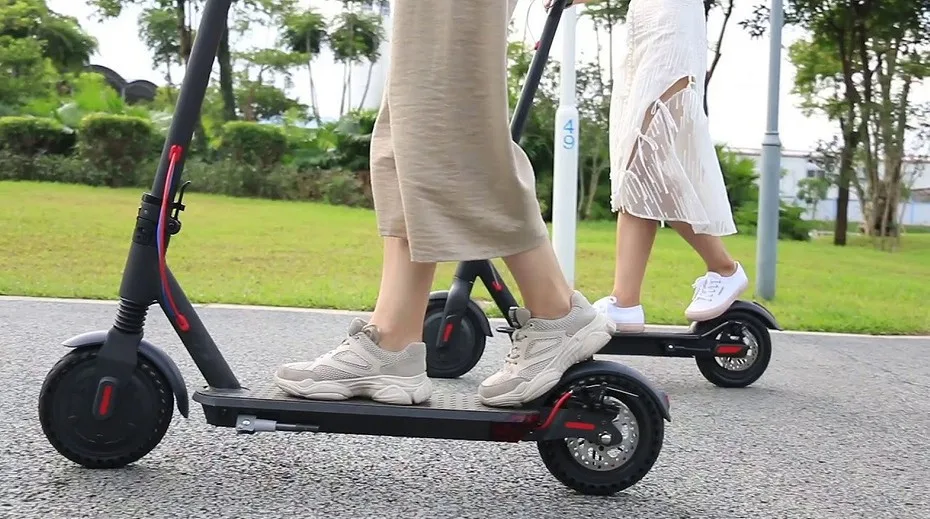 In Lviv, Rules for Electric Scooters Have Been Tightened: Helmets, Speed Up to 15 km/h, and Age From 16 Years