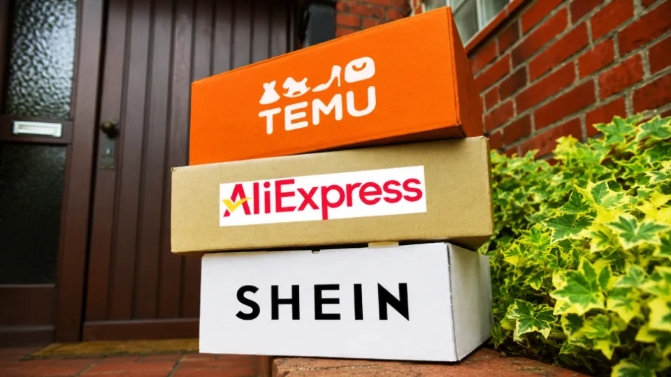 Покупки на AliExpress, Temu та Amazon можуть подорожчати: для посилок до 150 євро перепишуть митні правила