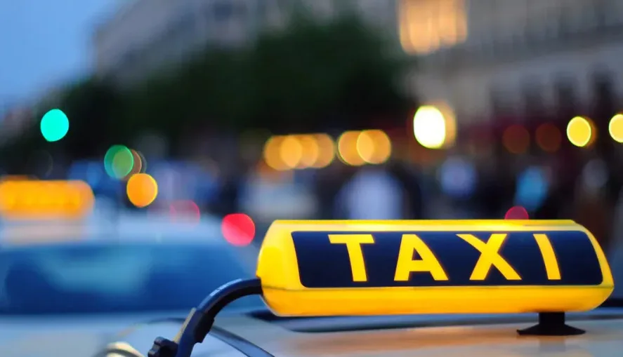In Poland, a Woman Hit a Ukrainian Taxi Driver on the Head Because He Refused to Stop Near a Store