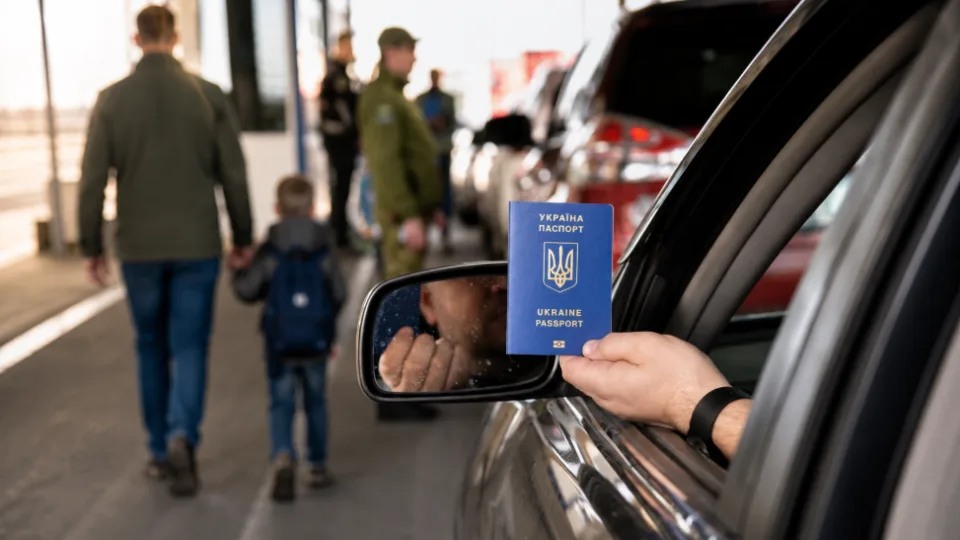 There is a deferral, but the children stay at home: will a single father be allowed to travel abroad