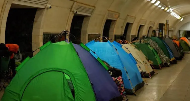 Will tents and mattresses be banned in the Kyiv metro during air raid alerts: proposed fines and whether the law allows it