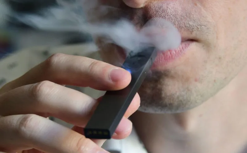 Электронные сигареты, IQOS и кальяны тоже под запретом: где за их использование могут оштрафовать