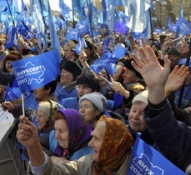 Избиратели сходят с ума: Украинец приковал себя возле теризбиркома