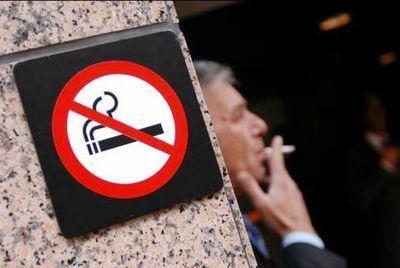Курить в Киеве можно будет только на летних площадках