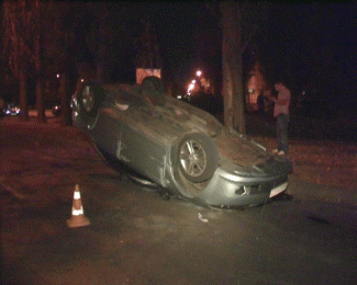 В Киеве под колеса автомобиля попали двое пешеходов (ФОТО)